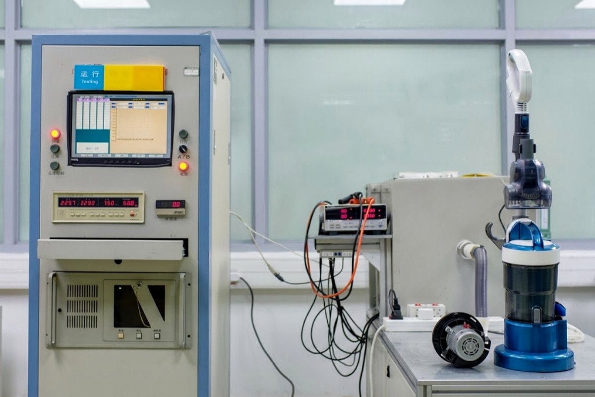 Vacuum cleaner feature tests